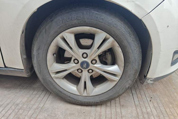 Used Ford Focus 2015 Sedan 1.6L Automatic Comfort Model Right Front Wheel Hub