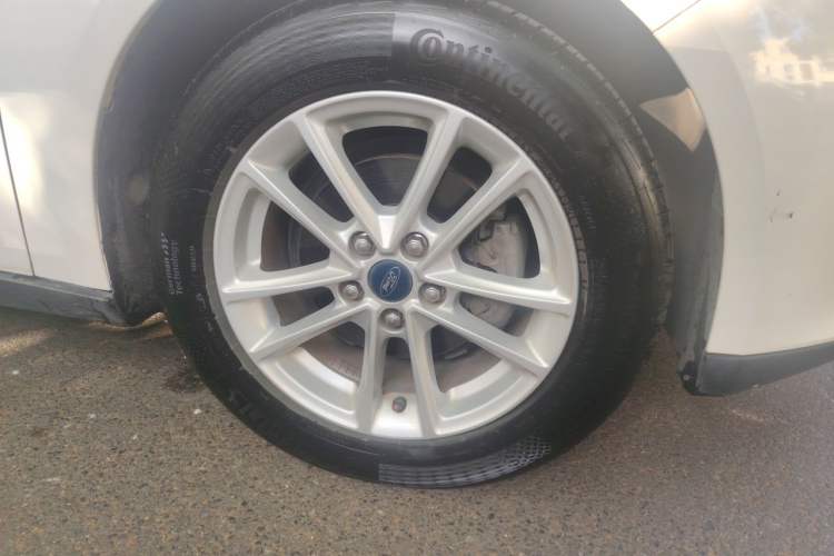 Used Ford Focus 2015 Sedan 1.6L Automatic Trend Model Right Front Wheel Hub