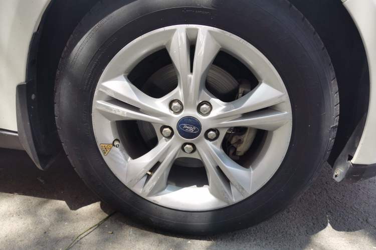 Used Ford Focus 2015 Sedan 1.6L Automatic Comfort Model Right Front Wheel Hub