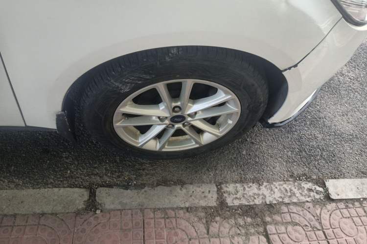 Used Ford Focus 2015 Sedan 1.6L Automatic Trend Model Right Front Wheel Hub