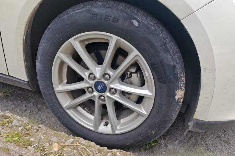 Used Ford Focus 2015 Sedan 1.6L Automatic Trend Model Right Front Wheel Hub