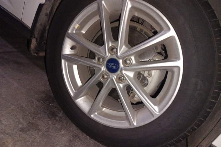Used Ford Focus 2015 Sedan 1.6L Automatic Trend Model Right Front Wheel Hub