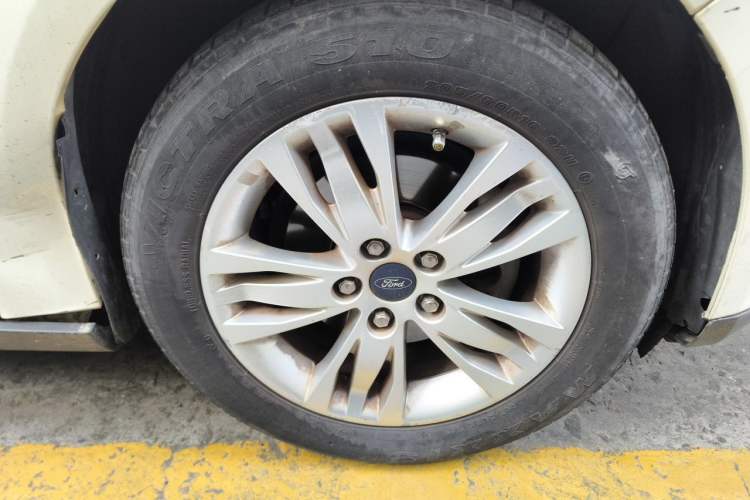Used Ford Focus 2015 Sedan 1.6L Manual Comfort Model Right Front Wheel Hub