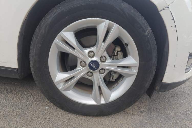 Used Ford Focus 2015 Sedan 1.6L Automatic Comfort Model Right Front Wheel Hub