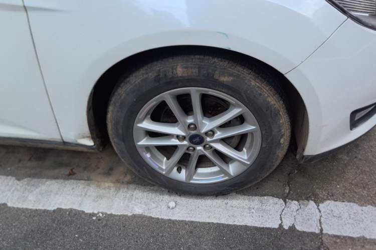 Used Ford Focus 2015 Hatchback 1.6L Automatic Fashion Edition Right Front Wheel Hub