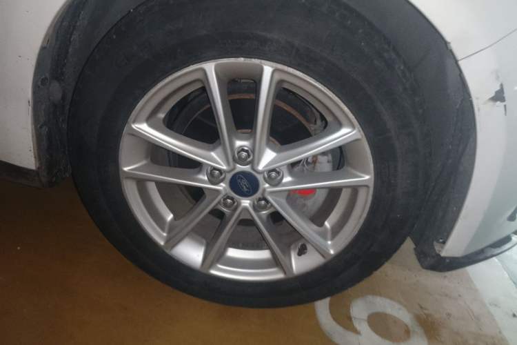 Used Ford Focus 2015 Hatchback 1.6L Automatic Fashion Edition Right Front Wheel Hub