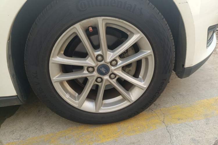 Used Ford Focus 2015 Hatchback EcoBoost 180 Automatic Elite Model Right Front Wheel Hub
