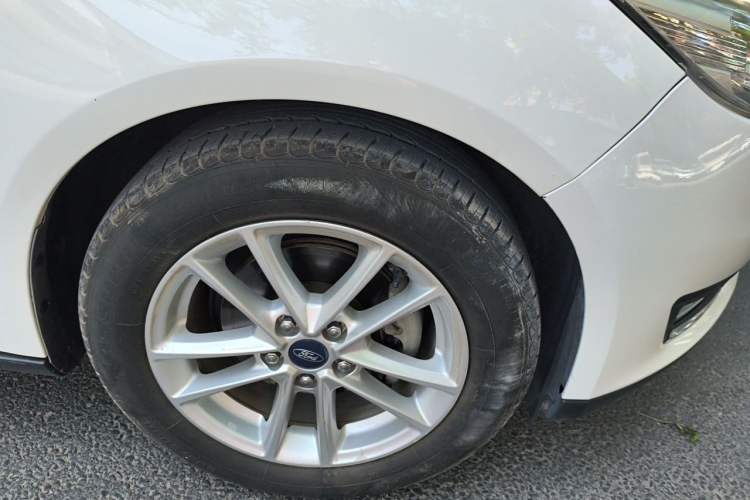 Used Ford Focus 2015 Sedan 1.6L Automatic Trend Model Right Front Wheel Hub