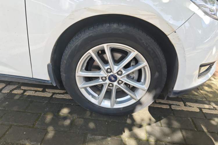 Used Ford Focus 2015 Sedan 1.6L Automatic Trend Model Right Front Wheel Hub