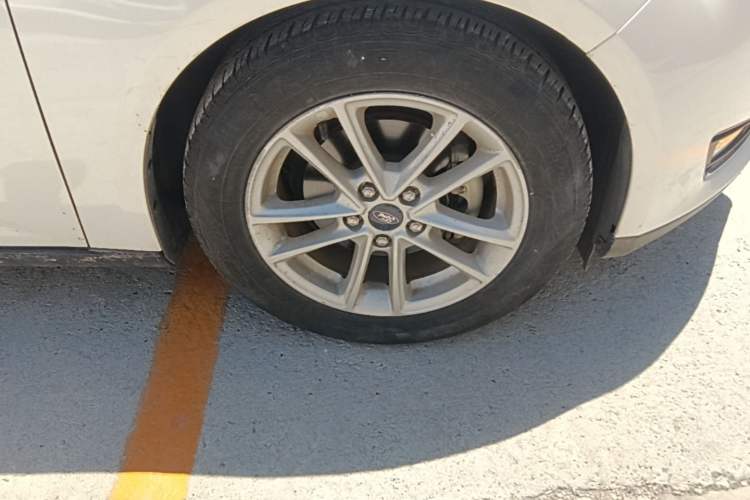 Used Ford Focus 2015 Sedan EcoBoost 125 Automatic Supreme Style Edition Right Front Wheel Hub