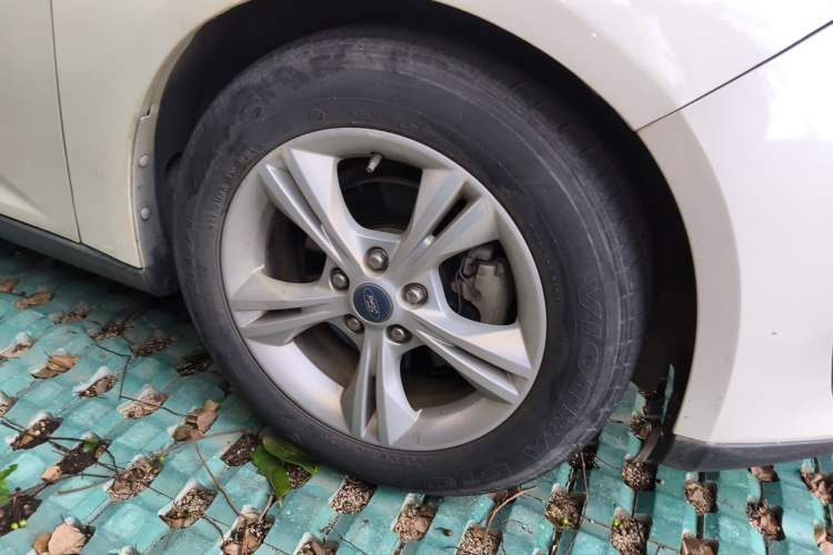 Used Ford Focus 2015 Sedan 1.6L Automatic Comfort Model Right Front Wheel Hub