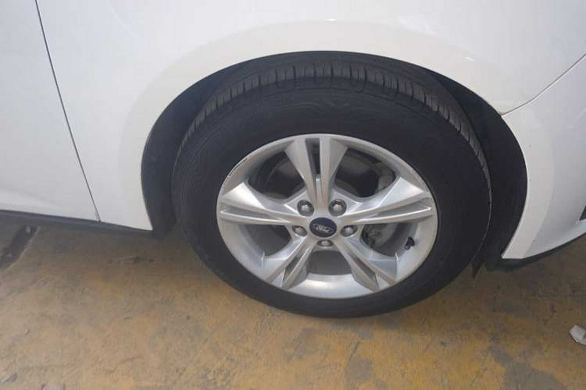 Used Ford Focus 2015 Sedan 1.6L Automatic Comfort Model Right Front Wheel Hub