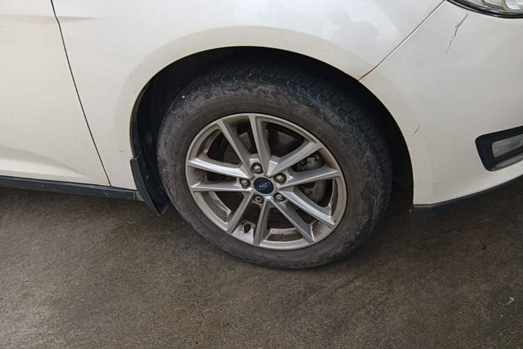 Used Ford Focus 2015 Sedan 1.6L Automatic Trend Model Right Front Wheel Hub
