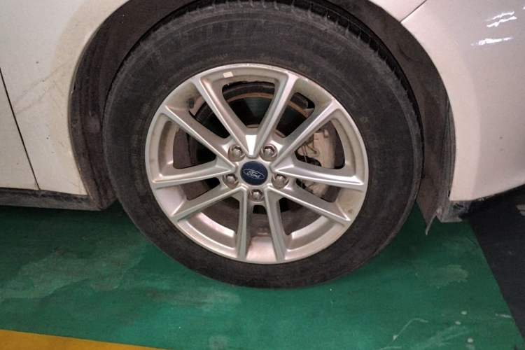 Used Ford Focus 2015 Sedan EcoBoost 180 Automatic Elite Model Right Front Wheel Hub