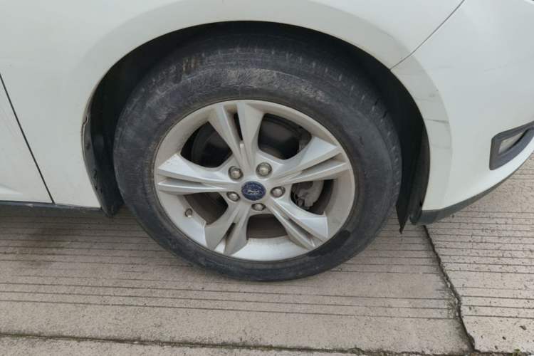 Used Ford Focus 2015 Hatchback 1.6L Automatic Comfort Model Right Front Wheel Hub