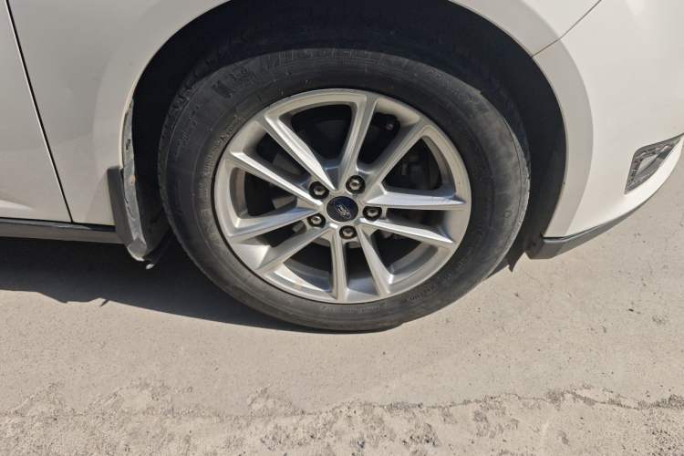 Used Ford Focus 2015 Hatchback 1.6L Manual Fashion Edition Right Front Wheel Hub