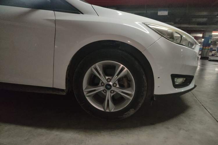 Used Ford Focus 2015 Sedan 1.6L Manual Comfort Model Right Front Wheel Hub