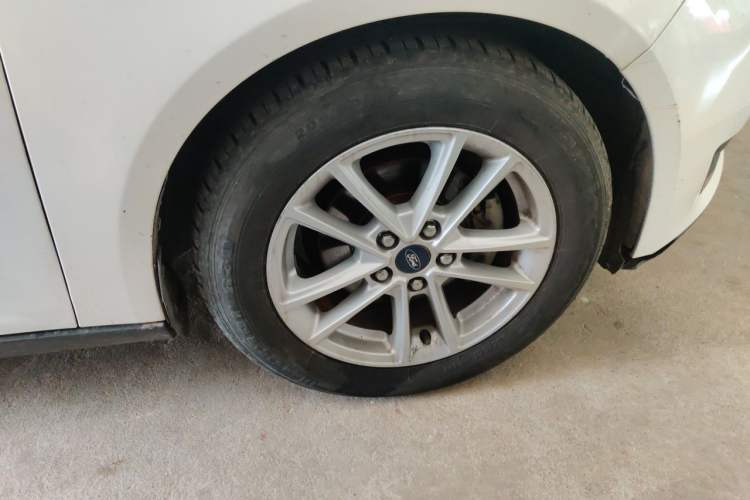 Used Ford Focus 2015 Hatchback 1.6L Automatic Fashion Edition Right Front Wheel Hub