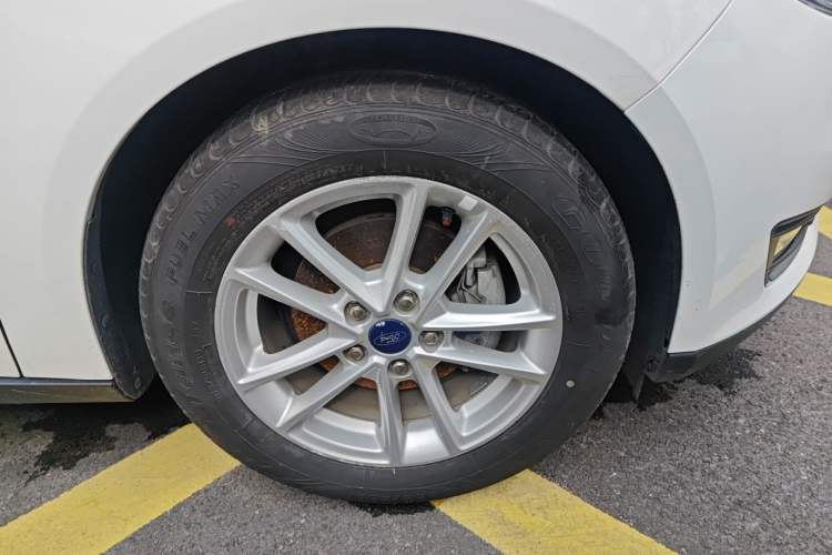 Used Ford Focus 2015 Sedan 1.6L Automatic Trend Model Right Front Wheel Hub