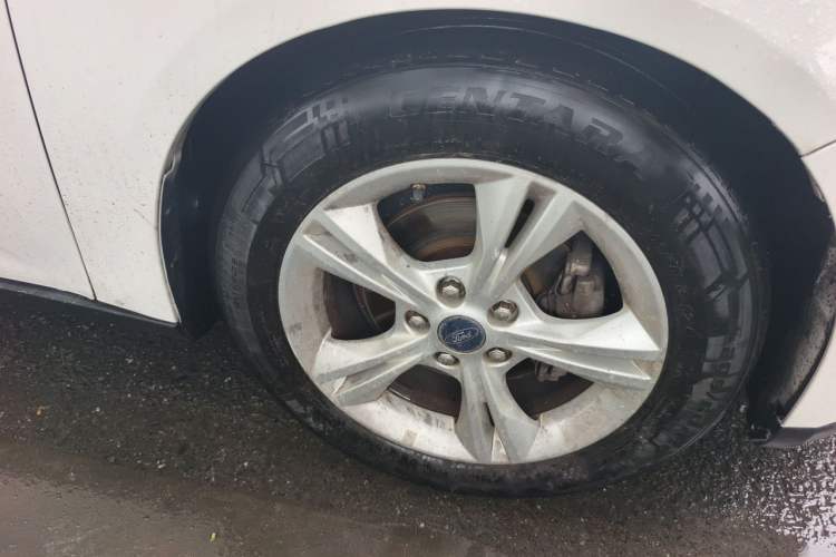 Used Ford Focus 2015 Hatchback 1.6L Automatic Comfort Model Right Front Wheel Hub