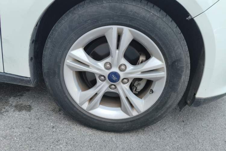 Used Ford Focus 2015 Hatchback 1.6L Manual Comfort Edition Right Front Wheel Hub