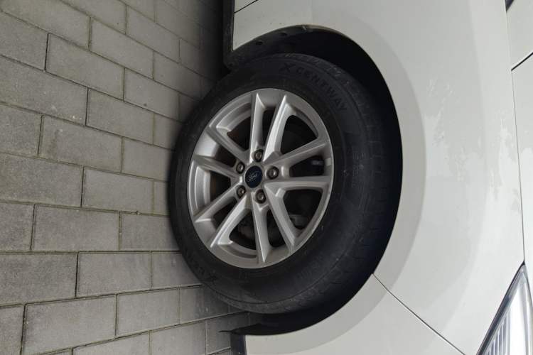 Used Ford Focus 2015 Hatchback 1.6L Automatic Fashion Edition Right Front Wheel Hub