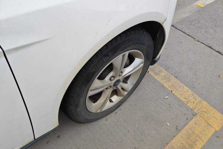 Used Ford Focus 2015 Sedan 1.6L Manual Comfort Model Right Front Wheel Hub