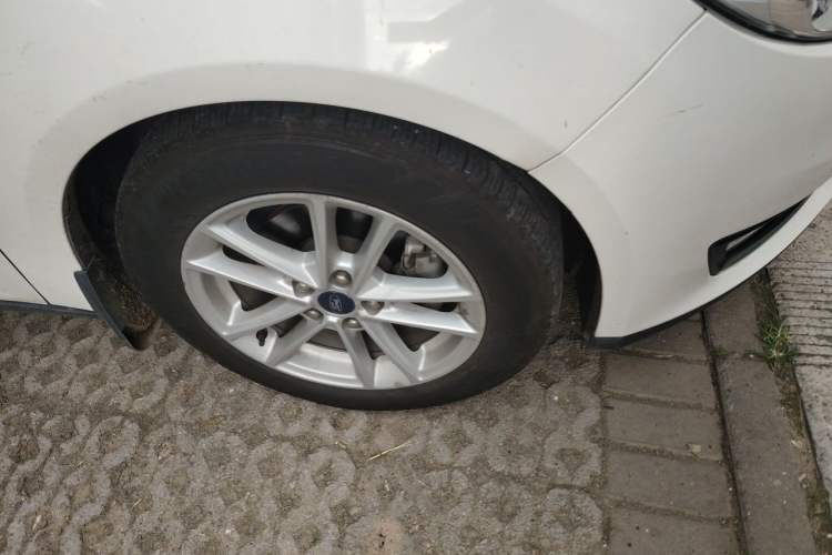 Used Ford Focus 2015 Hatchback 1.6L Automatic Fashion Edition Right Front Wheel Hub