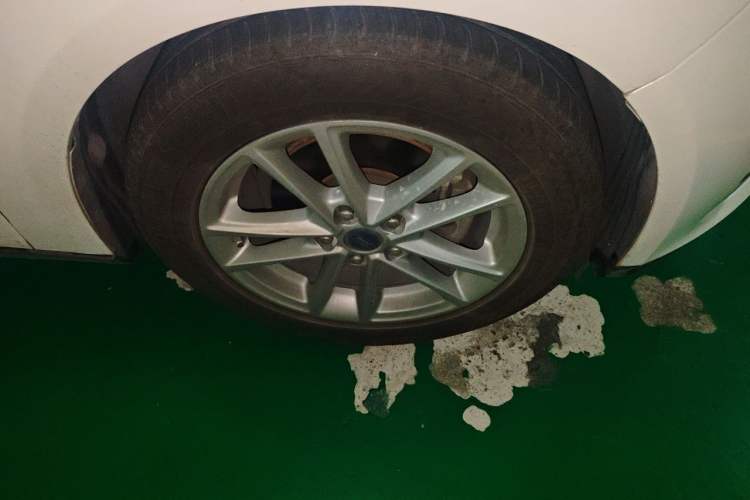 Used Ford Focus 2015 Hatchback EcoBoost 125 Manual – Ultra-Style Edition Right Front Wheel Hub