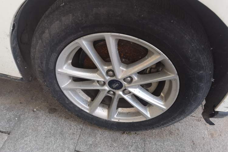 Used Ford Focus 2015 Hatchback 1.6L Automatic Fashion Edition Right Front Wheel Hub