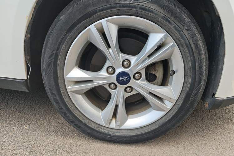 Used Ford Focus 2015 Hatchback 1.6L Automatic Comfort Model Right Front Wheel Hub