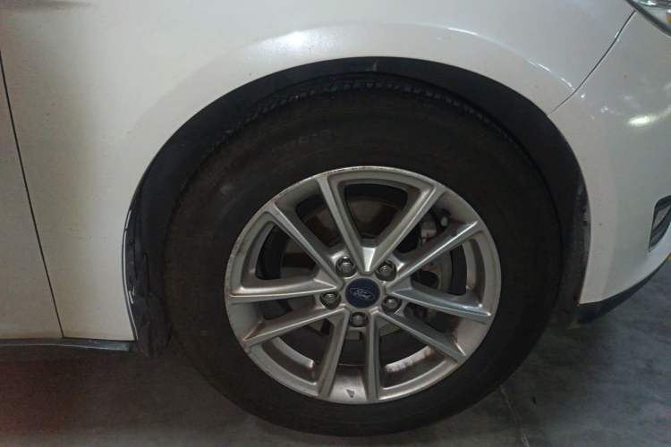 Used Ford Focus 2015 Sedan 1.6L Manual Fashion Edition Right Front Wheel Hub