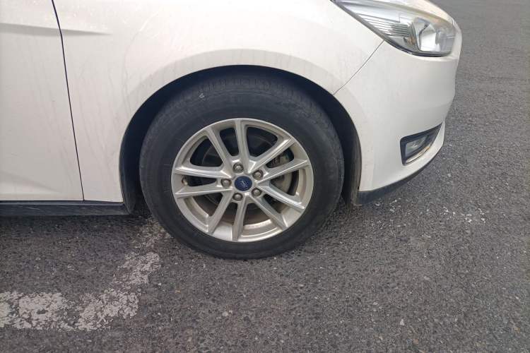Used Ford Focus 2015 Sedan 1.6L Automatic Trend Model Right Front Wheel Hub
