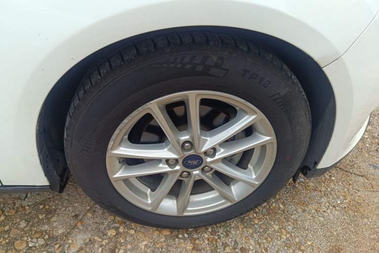 Used Ford Focus 2015 Hatchback EcoBoost 180 Automatic Elite Model Right Front Wheel Hub
