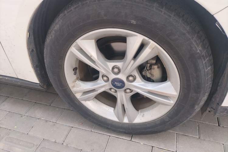 Used Ford Focus 2015 Hatchback 1.6L Automatic Comfort Model Right Front Wheel Hub