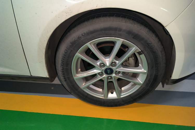 Used Ford Focus 2015 Sedan 1.6L Manual Fashion Edition Right Front Wheel Hub