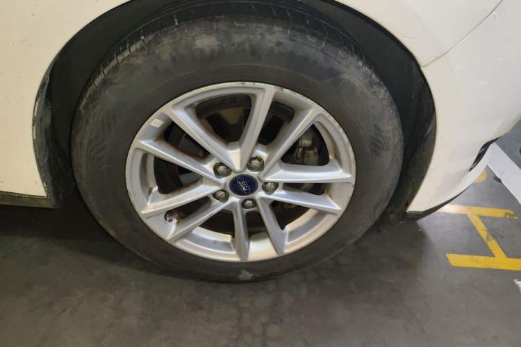 Used Ford Focus 2015 Sedan 1.6L Automatic Trend Model Right Front Wheel Hub