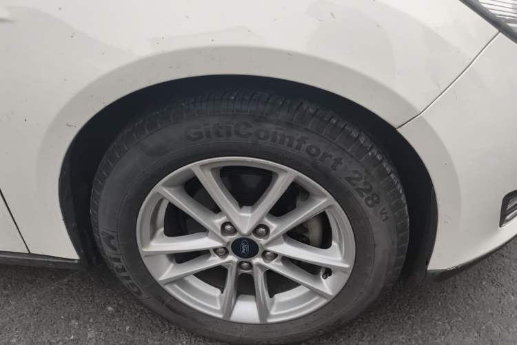Used Ford Focus 2015 Sedan 1.6L Automatic Trend Model Right Front Wheel Hub