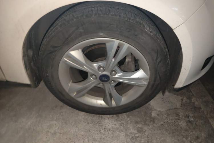 Used Ford Focus 2015 Sedan 1.6L Automatic Comfort Model Right Front Wheel Hub