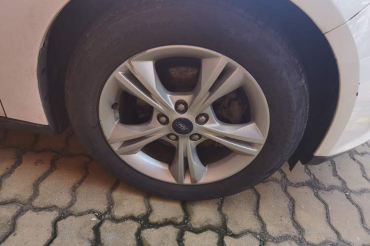 Used Ford Focus 2015 Sedan 1.6L Automatic Trend Model Right Front Wheel Hub