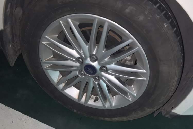 Used Ford Focus 2015 Sedan EcoBoost 180 Automatic Flagship Model Right Front Wheel Hub
