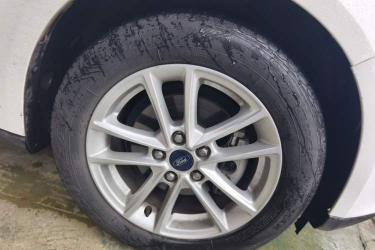 Used Ford Focus 2015 Sedan 1.6L Automatic Trend Model Right Front Wheel Hub