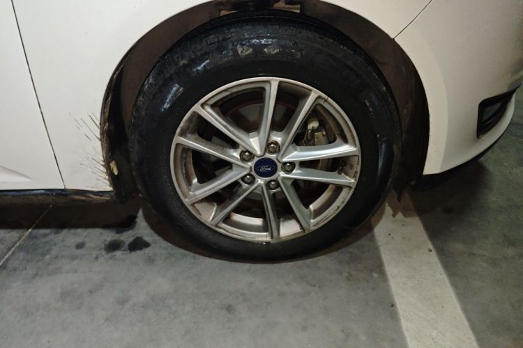 Used Ford Focus 2015 Hatchback 1.6L Automatic Fashion Edition Right Front Wheel Hub