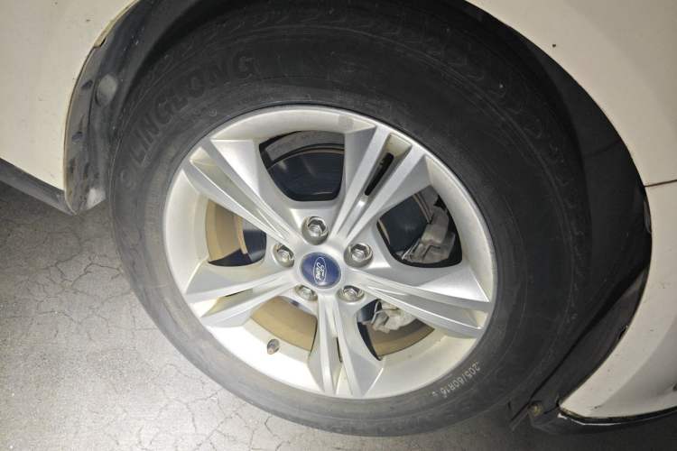 Used Ford Focus 2015 Hatchback 1.6L Automatic Comfort Model Right Front Wheel Hub