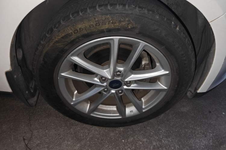 Used Ford Focus 2015 Sedan 1.6L Automatic Trend Model Right Front Wheel Hub