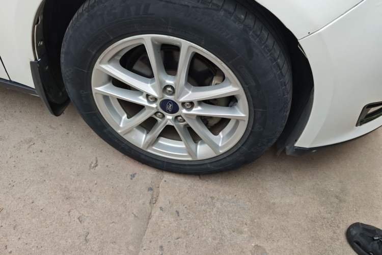 Used Ford Focus 2015 Hatchback 1.6L Manual Fashion Edition Right Front Wheel Hub
