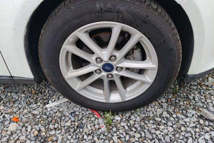 Used Ford Focus 2015 Hatchback EcoBoost 180 Automatic Elite Model Right Front Wheel Hub