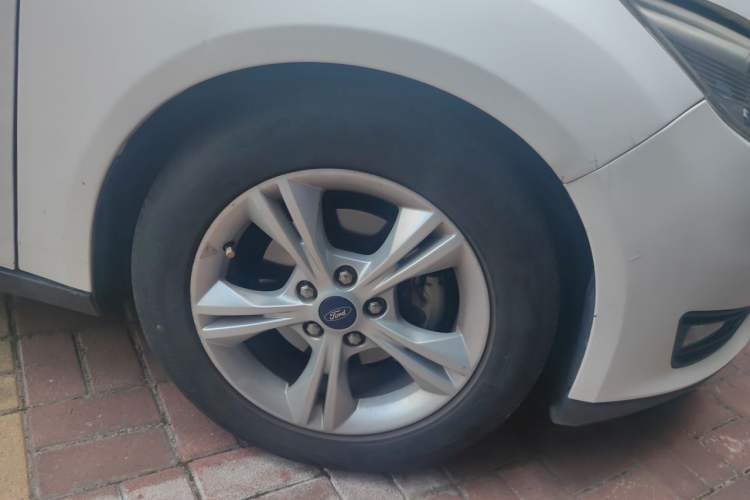 Used Ford Focus 2015 Hatchback 1.6L Automatic Comfort Model Right Front Wheel Hub