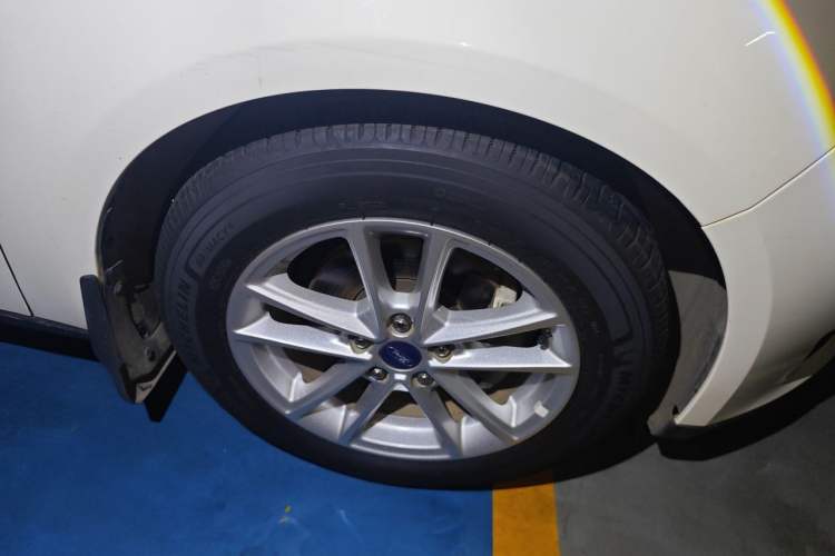 Used Ford Focus 2015 Hatchback 1.6L Automatic Fashion Edition Right Front Wheel Hub