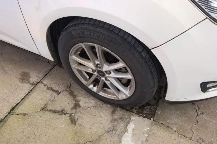 Used Ford Focus 2015 Sedan 1.6L Automatic Trend Model Right Front Wheel Hub